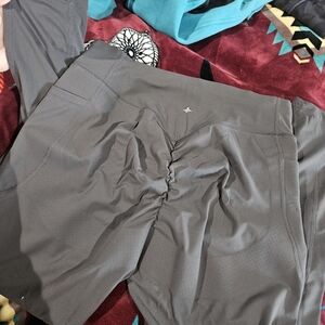 HALARA Charcoal Gray High-Rise Scrunch-Back Leggings